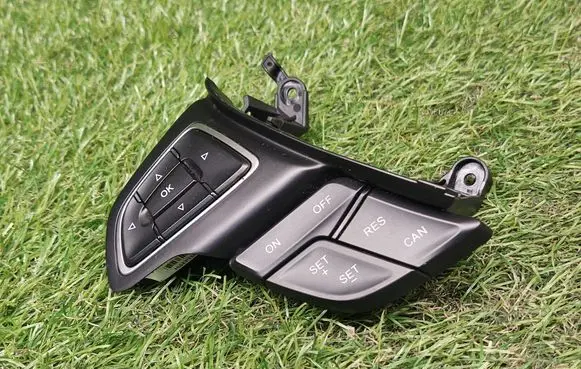 Steering wheel buttons/switches
