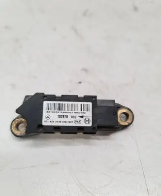 Mercedes-Benz C W203 Airbag deployment crash/impact sensor 0018209126 10297600