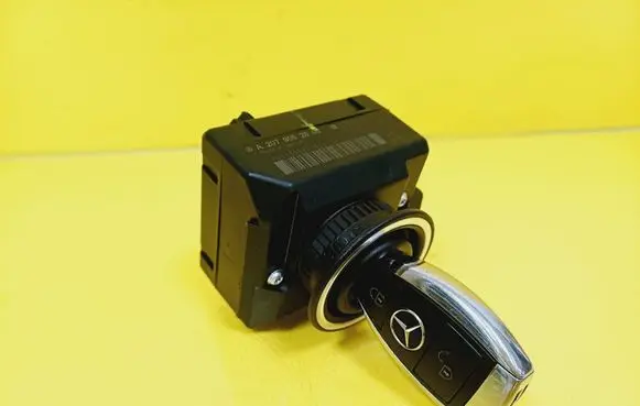 Mercedes-Benz C W204 Ignition lock A2079052600