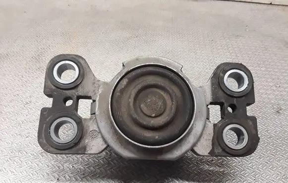 Volvo XC70 Engine mount bracket 6G927M121NF9