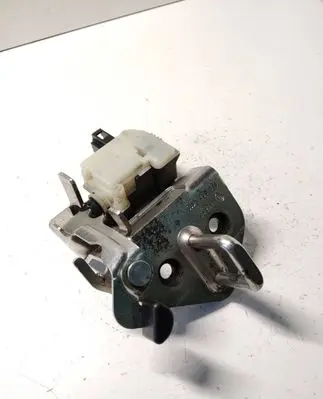 Skoda Octavia Mk2 (1Z) Loading door lock loop/hook striker 1Z9827511C
