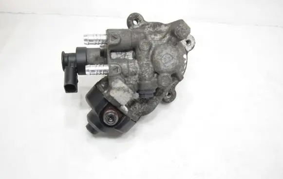 Volkswagen Caddy Fuel injection high pressure pump 04L130755D 11070716 0445010537