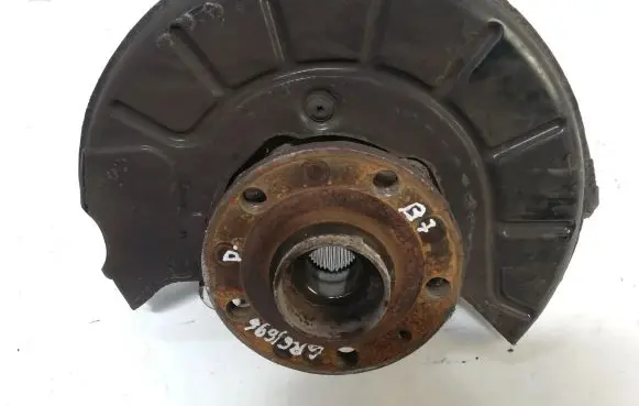 Volkswagen PASSAT B7 Front wheel hub