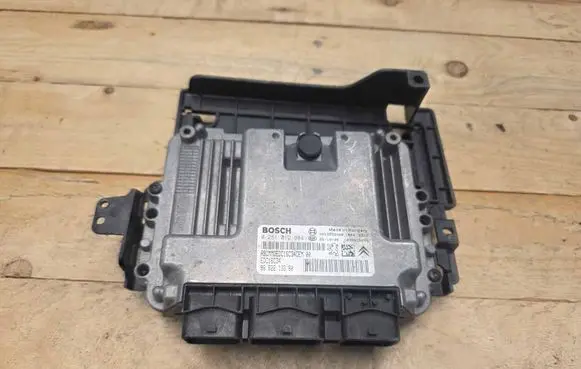 Peugeot 207 CC Engine control unit/module 0281012984