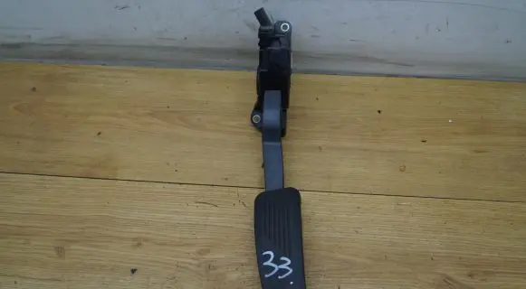 Maserati Quattroporte Accelerator throttle pedal 04861715AD