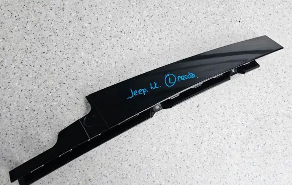 Jeep Grand Cherokee WL Front door trim bar 