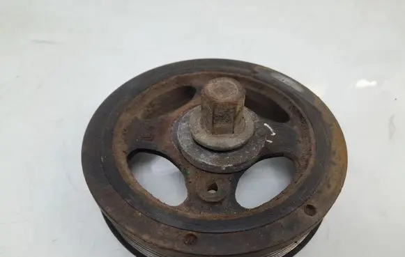 Toyota Avensis T250 Crankshaft pulley 134080R011