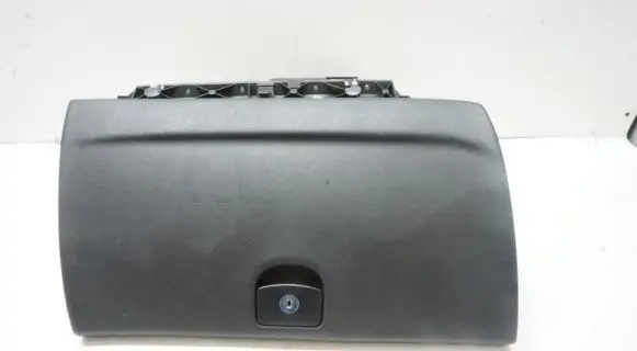 Peugeot 407 Glove box