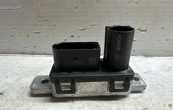 Volvo V60 Glow plug pre-heat relay 32202461
