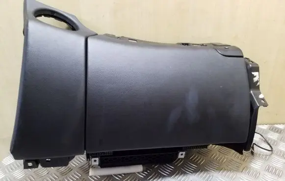 Mercedes-Benz CLS C219 Glove box