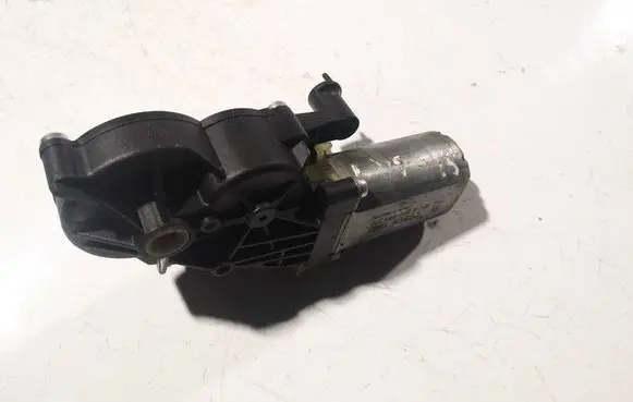 Mercedes-Benz CLS C219 Seat adjustment motor 820648084 0390203213