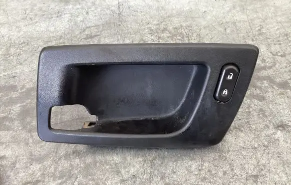 Cadillac CTS Front door handle cover 25752963 25752613