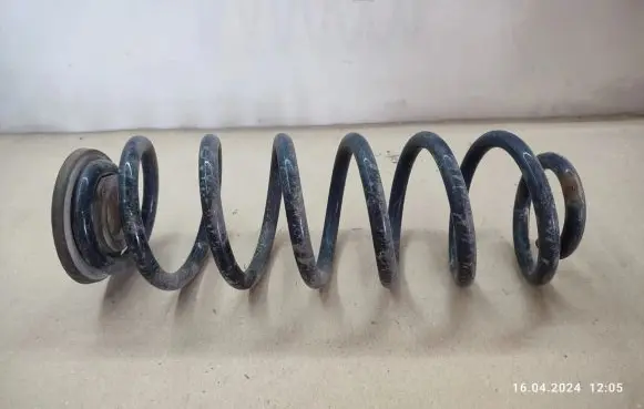 Volkswagen PASSAT B7 Rear coil spring