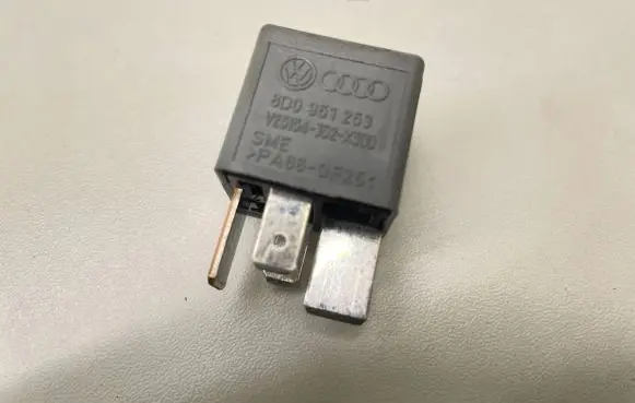 Audi A6 S6 C6 4F Other relay 8D0951253 V23134J52X300