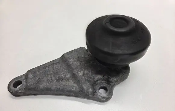 Engine mounting bracket