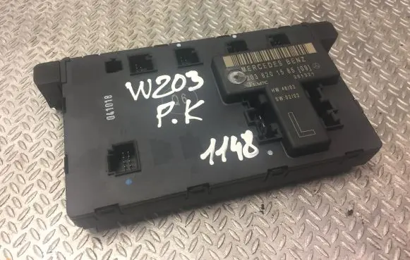 Mercedes-Benz C W203 Door control unit/module 2038201585 A2038201585