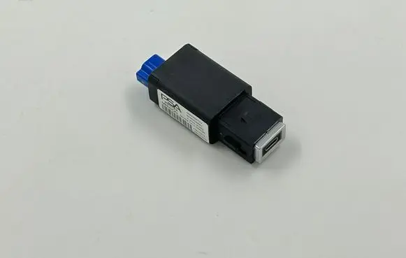 Peugeot 308 USB socket connector 98483947VV 9848394880