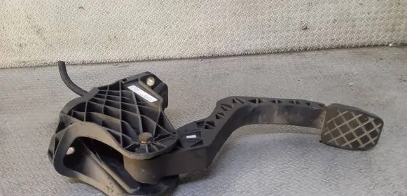 Volkswagen PASSAT B7 Clutch pedal 3C1721059BE