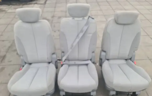 KIA Carnival Second row seats 