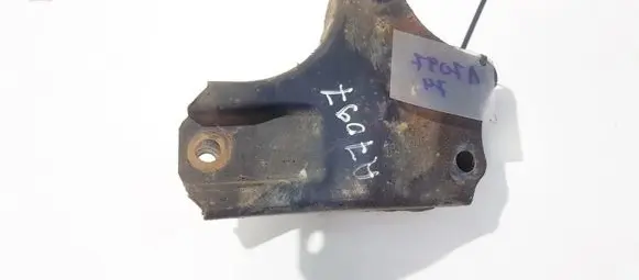 Mazda 323 Engine mounting bracket