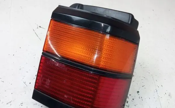 Volkswagen PASSAT B3 Rear/tail lights 333945112R