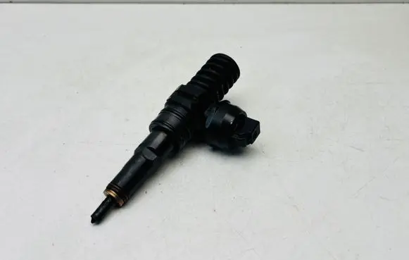 Audi A4 S4 B7 8E 8H Fuel injector 038130073J