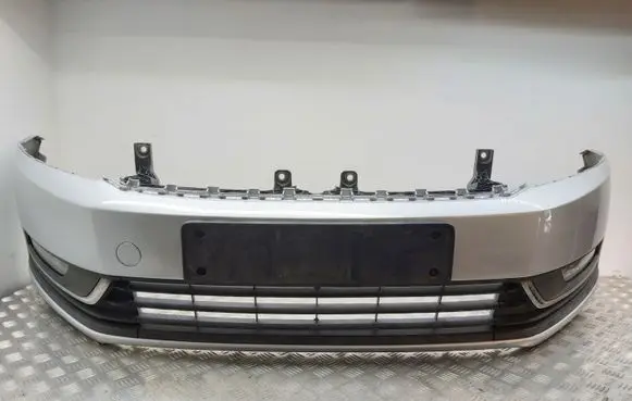 Volkswagen PASSAT B7 Front bumper
