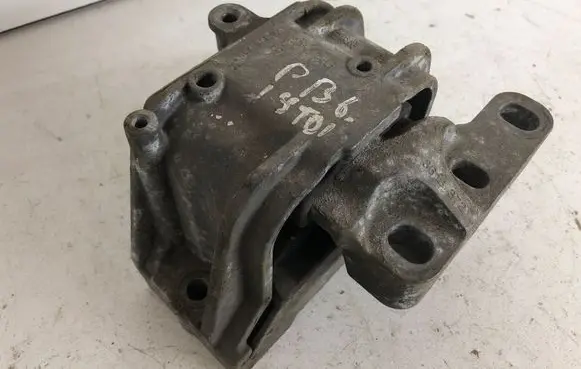 Volkswagen PASSAT B6 Engine mount bracket 1K0199262