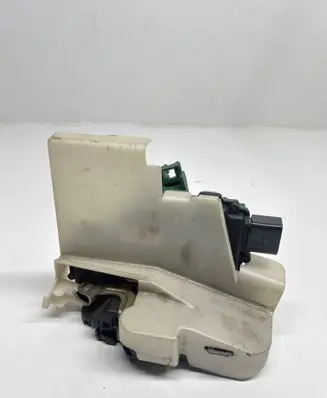 Volkswagen Golf IV Front door lock PA66GF30