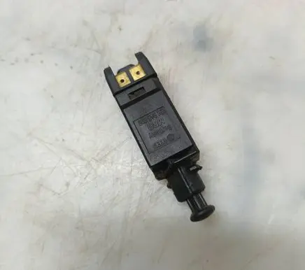 Volkswagen Golf III Clutch pedal sensor 191945515