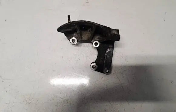 Chevrolet Captiva Engine mounting bracket 