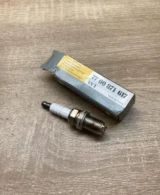 Renault Megane II Spark plug 7700871617