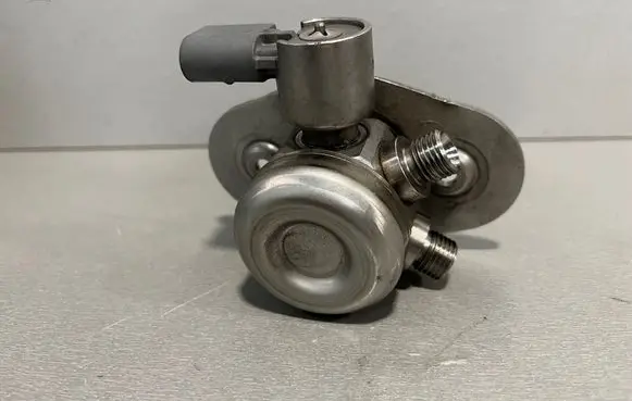BMW 4 F32 F33 Fuel injection high pressure pump 7640055 13517640055 0261520214