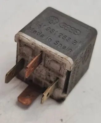 Audi A6 S6 C5 4B Other relay 141951253B