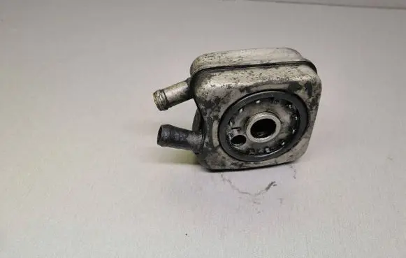 Volkswagen Golf IV Engine oil radiator 028117021B