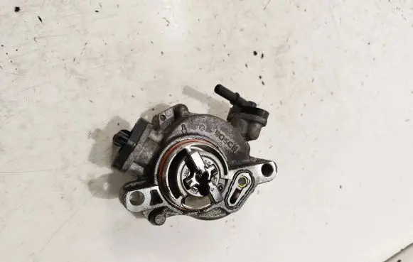 Ford Fiesta Vacuum pump 9884786780
