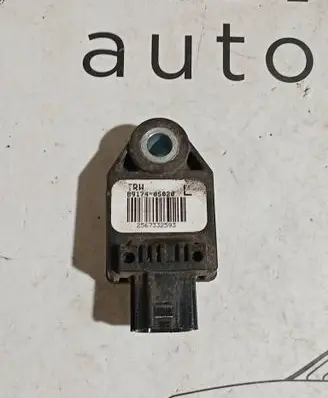 Toyota Avensis T250 Airbag deployment crash/impact sensor 8917405020 2567332593