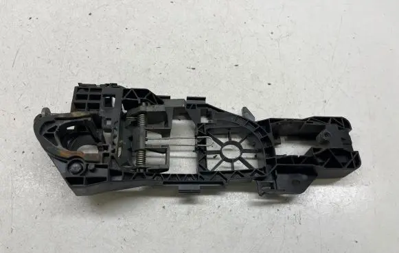 Rear door exterior handle/bracket
