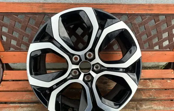 Renault Kadjar R18 alloy rim 