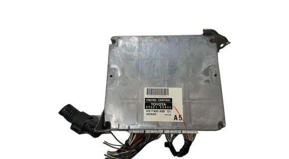 Toyota Avensis T250 Engine control unit/module 8966105A52 MB1758004000 1758004000P