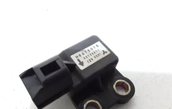 Mitsubishi Pajero Airbag deployment crash/impact sensor M4475078