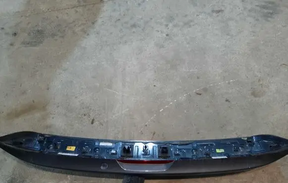 Chrysler Pacifica Tailgate/trunk spoiler 5MW30LAUAE