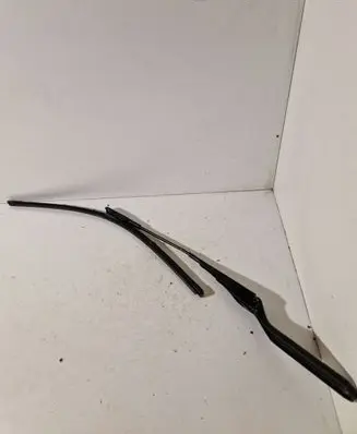 BMW 1 E81 E87 Front wiper blade arm 61617