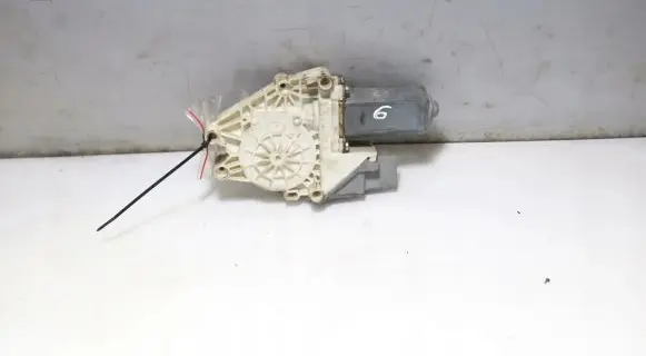 Peugeot 607 Front door window regulator motor 103322