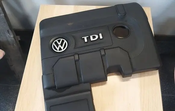 Volkswagen Polo V 6R Engine cover (trim) 04B103925E