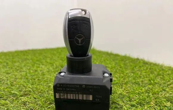 Mercedes-Benz S W221 Ignition lock A2215450708 3038301301606191