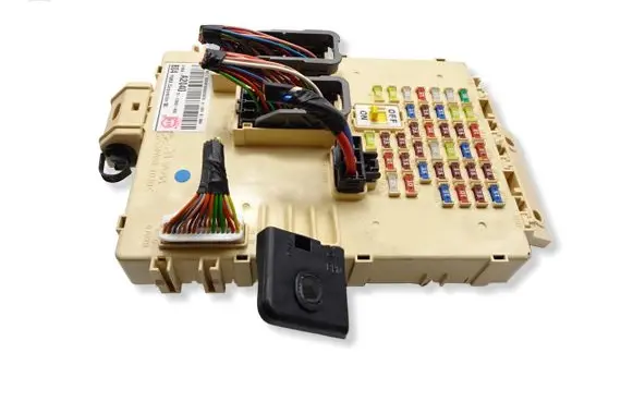 KIA Pro Cee'd II Fuse module 91950A2040 A20401303010473 1013302003