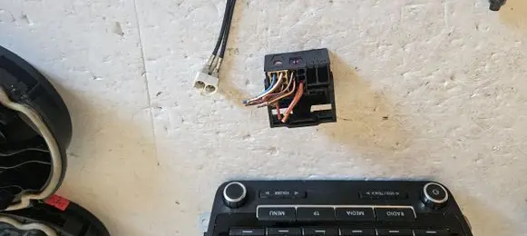 Volkswagen Touran II Sound system wiring loom 3B7035444A RCD310 1K0035186AN