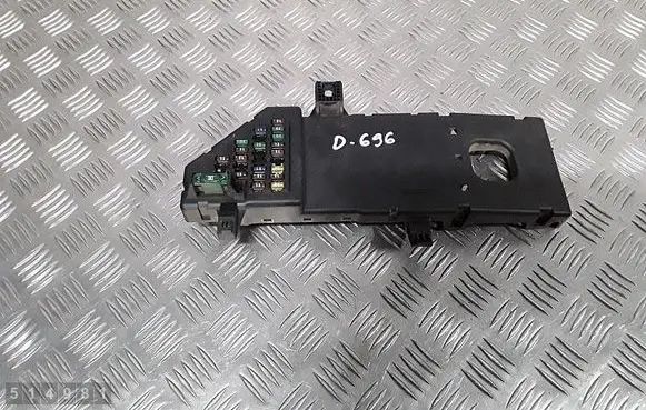 Opel Vectra C Fuse module 24443147