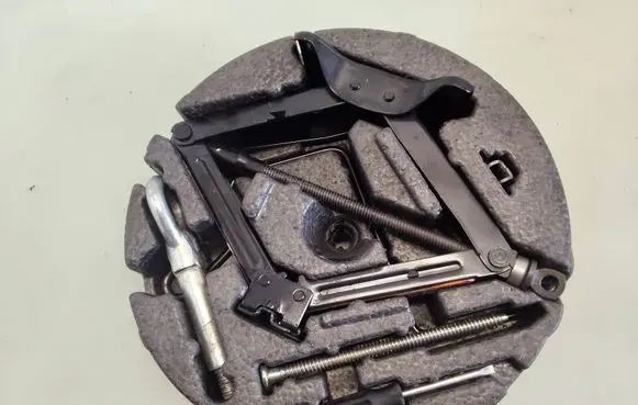 Opel Insignia A Tool set 13307260 537274672